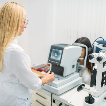 Očné vyšetrenie v našej očnej optike: Na čo sa pripraviť a aké moderné technológie používame